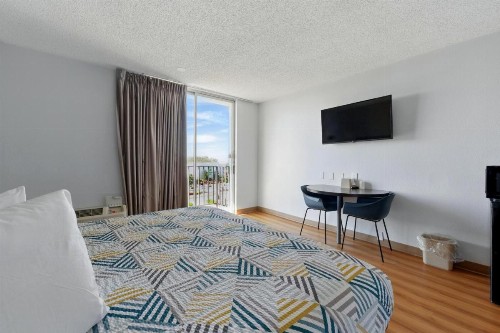 Motel 6-Atlanta GA - Virginia Ave - image 29