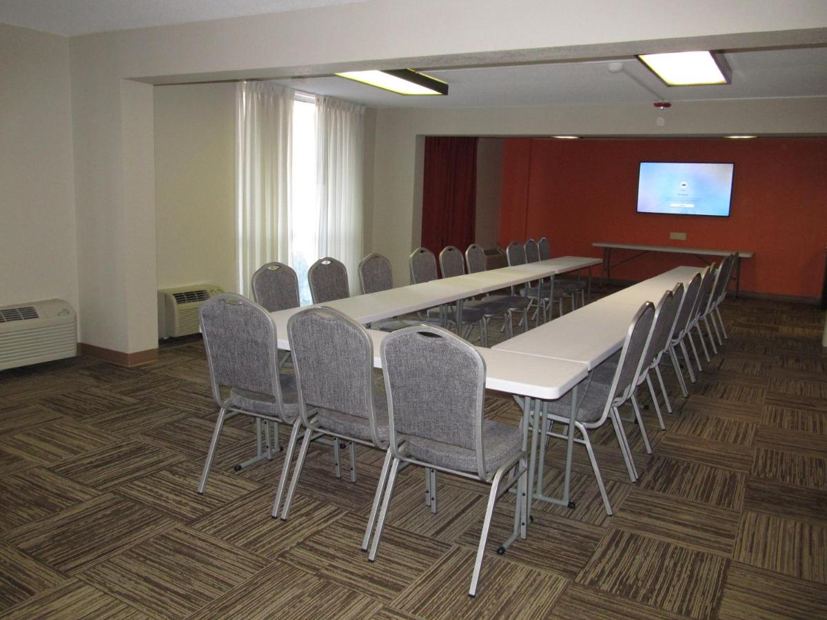 Motel 6-Atlanta GA - Virginia Ave - image 3