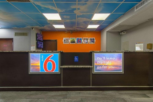 Motel 6-Atlanta GA - Virginia Ave - image 9
