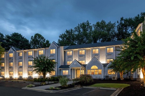 Microtel Inn & Suites by Wyndham Atlanta Buckhead Area - image 3