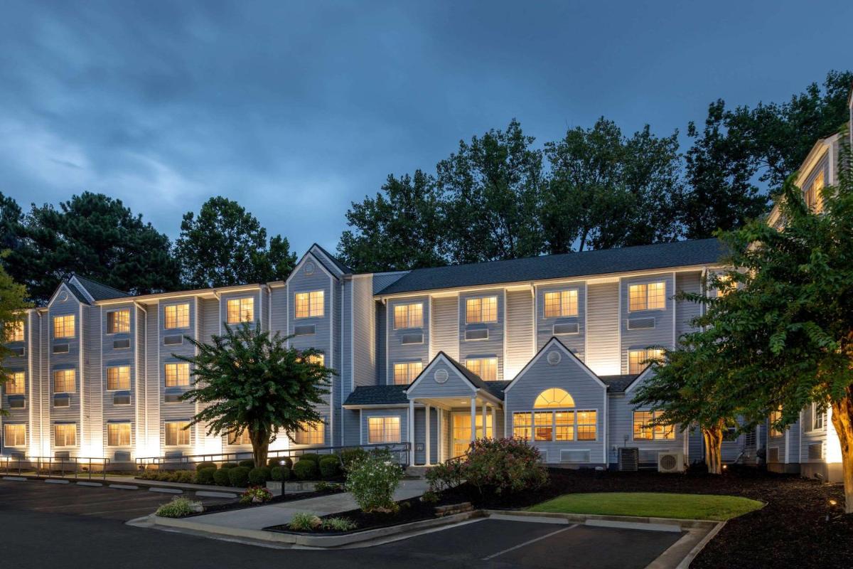 Microtel Inn & Suites by Wyndham Atlanta Buckhead Area - image 3
