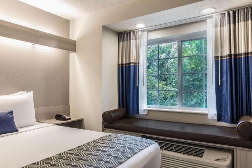 Microtel Inn & Suites by Wyndham Atlanta Buckhead Area - image 35