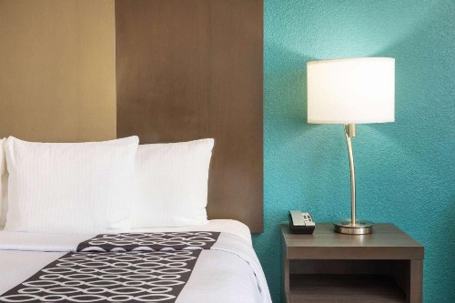 La Quinta by Wyndham Atlanta Airport North - image 18