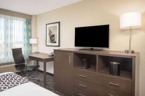 La Quinta by Wyndham Atlanta Airport North - image 19