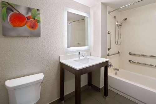 La Quinta by Wyndham Atlanta Airport North - image 23