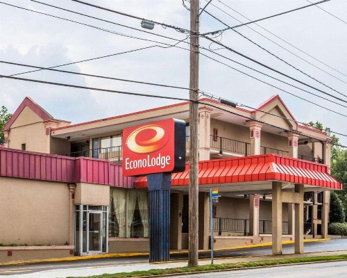 Econo Lodge Airport - image 24