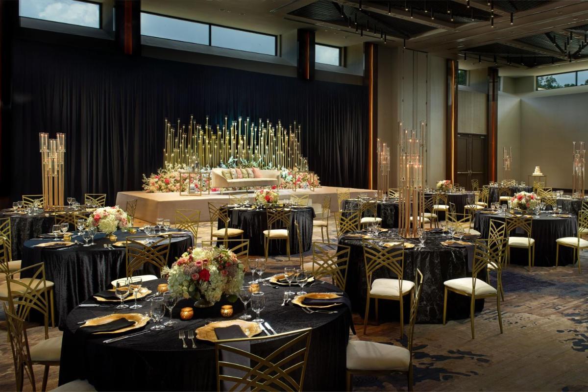 Atlanta Marriott Northwest at Galleria - image 2