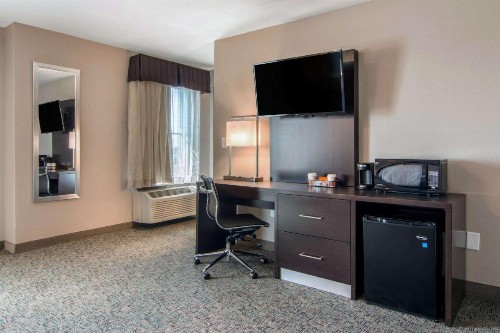 Clarion Inn & Suites Atlanta Downtown - image 11