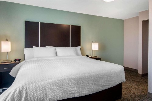 Clarion Inn & Suites Atlanta Downtown - image 8
