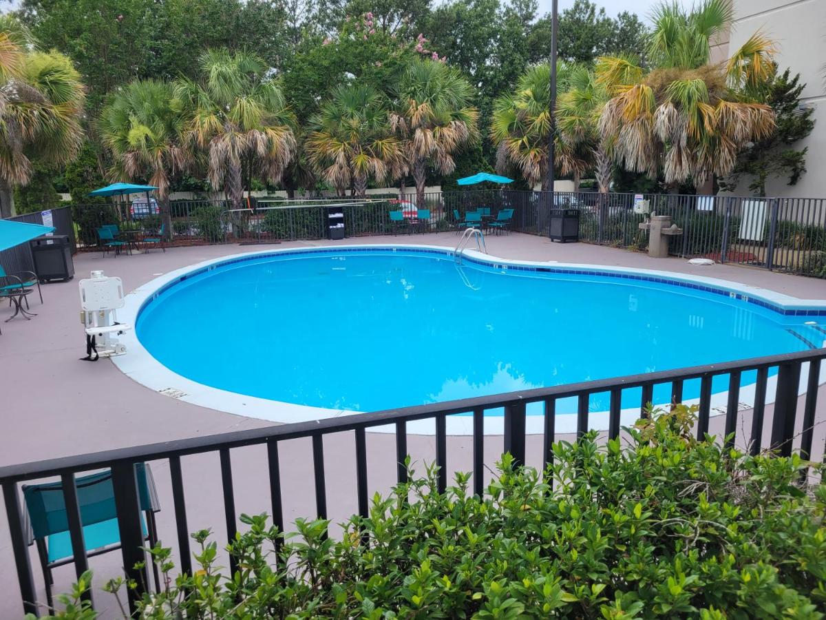 Holiday Inn Hotel Atlanta-Northlake an IHG Hotel - image 4