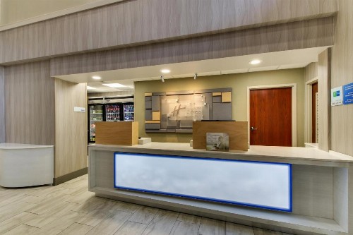 Holiday Inn Express & Suites Atlanta Perimeter Mall Hotel an IHG Hotel - image 10
