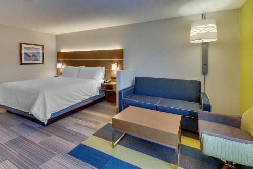 Holiday Inn Express & Suites Atlanta Perimeter Mall Hotel an IHG Hotel - image 14