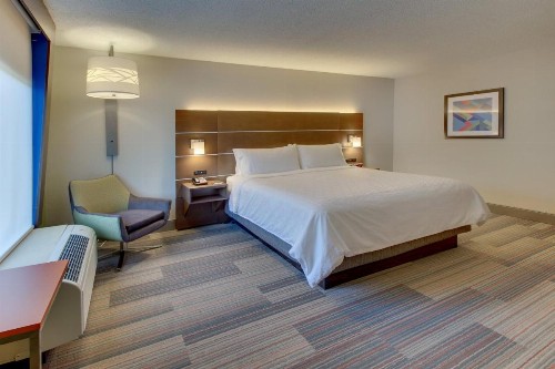 Holiday Inn Express & Suites Atlanta Perimeter Mall Hotel an IHG Hotel - image 15
