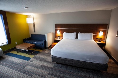 Holiday Inn Express & Suites Atlanta Perimeter Mall Hotel an IHG Hotel - image 30