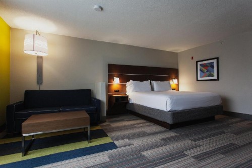 Holiday Inn Express & Suites Atlanta Perimeter Mall Hotel an IHG Hotel - image 31