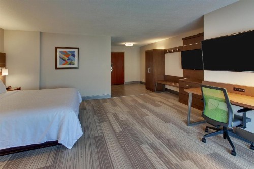 Holiday Inn Express & Suites Atlanta Perimeter Mall Hotel an IHG Hotel - image 33