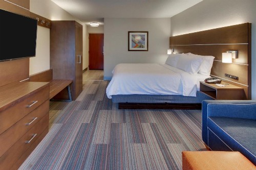 Holiday Inn Express & Suites Atlanta Perimeter Mall Hotel an IHG Hotel - image 35