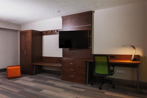 Holiday Inn Express & Suites Atlanta Perimeter Mall Hotel an IHG Hotel - image 37