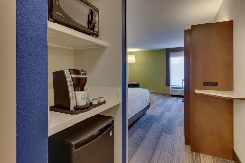 Holiday Inn Express & Suites Atlanta Perimeter Mall Hotel an IHG Hotel - image 38