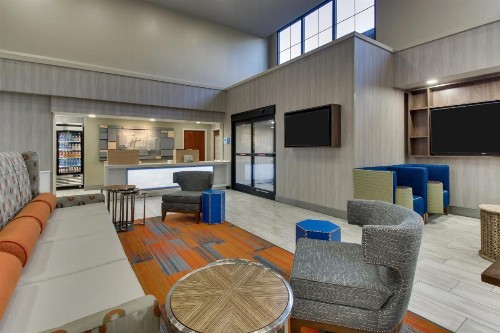 Holiday Inn Express & Suites Atlanta Perimeter Mall Hotel an IHG Hotel - image 6