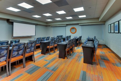 Holiday Inn Express & Suites Atlanta Perimeter Mall Hotel an IHG Hotel - image 7