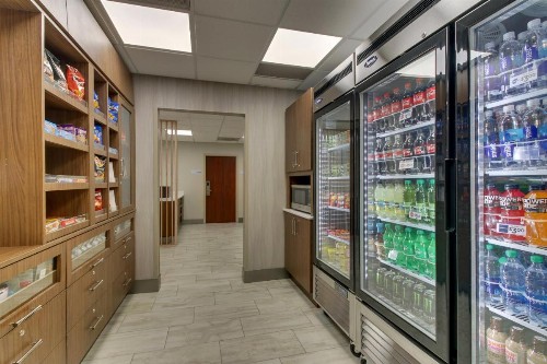 Holiday Inn Express & Suites Atlanta Perimeter Mall Hotel an IHG Hotel - image 8