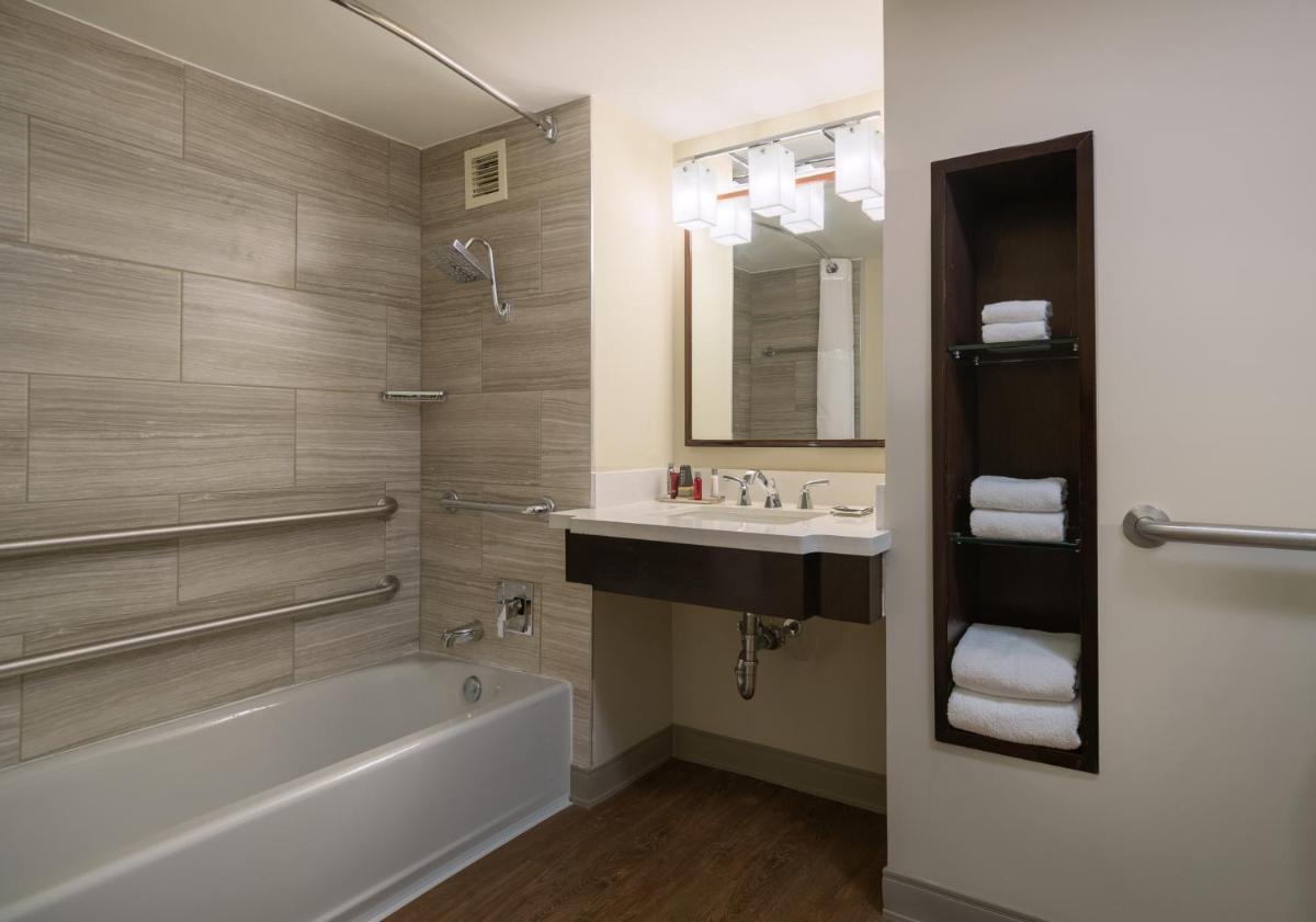Atlanta Marriott Perimeter Center - image 2