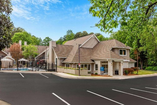 Hawthorn Suites by Wyndham Atlanta Perimeter Center - image 41