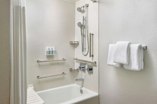 Courtyard by Marriott Perimeter Center - image 15
