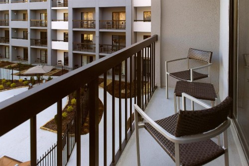 Courtyard by Marriott Perimeter Center - image 4