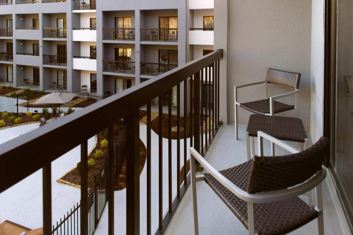 Courtyard by Marriott Perimeter Center - image 4