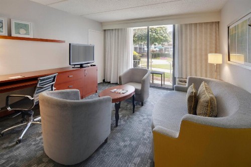 Courtyard by Marriott Atlanta Windy Hill/Ballpark - image 28
