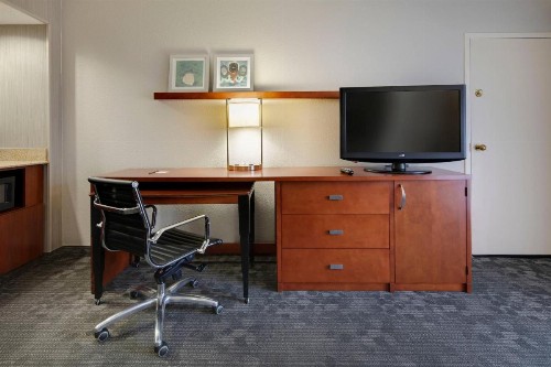 Courtyard by Marriott Atlanta Windy Hill/Ballpark - image 39