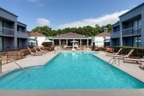 Courtyard by Marriott Atlanta Windy Hill/Ballpark - image 5