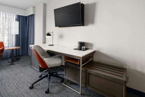 Courtyard by Marriott Atlanta Buckhead - image 14