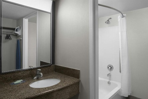 Courtyard by Marriott Atlanta Buckhead - image 40
