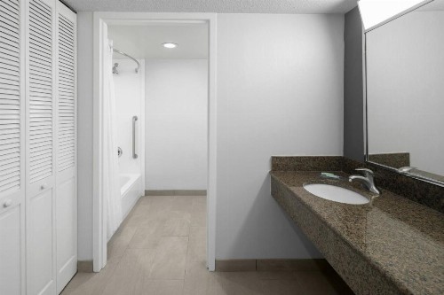 Courtyard by Marriott Atlanta Buckhead - image 45