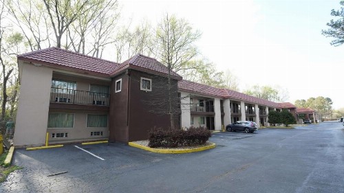 Super 8 by Wyndham Atlanta/Jonesboro Road - image 16