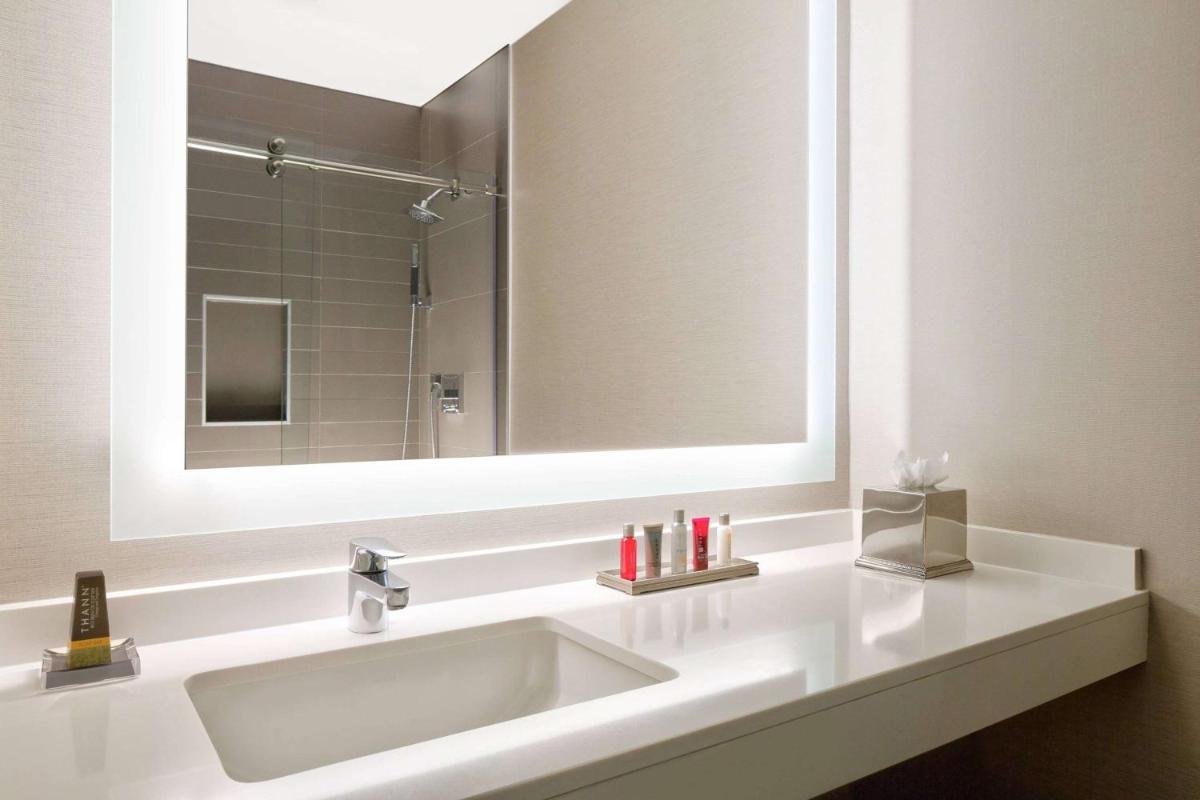 Atlanta Marriott Buckhead Hotel & Conference Center - image 2