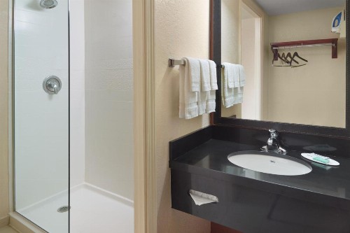 Fairfield Inn & Suites by Marriott Atlanta Buckhead - image 7