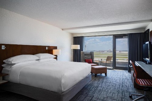 Renaissance Concourse Atlanta Airport Hotel - image 12