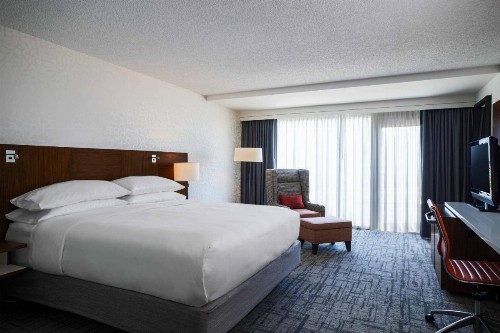 Renaissance Concourse Atlanta Airport Hotel - image 13