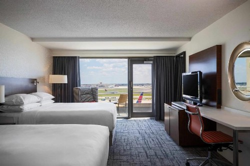 Renaissance Concourse Atlanta Airport Hotel - image 3
