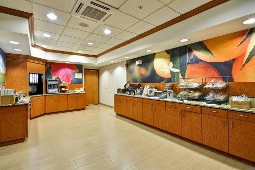 Fairfield Inn & Suites by Marriott Atlanta Vinings/Galleria - image 17