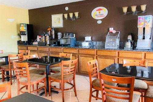 Super 8 By Wyndham Atlanta/Hartsfield Jackson Airport - image 11