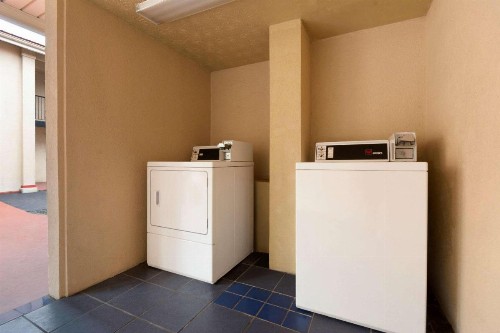 Super 8 By Wyndham Atlanta/Hartsfield Jackson Airport - image 12