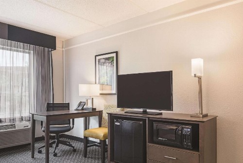 La Quinta by Wyndham Atlanta Perimeter Medical - image 19