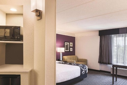 La Quinta by Wyndham Atlanta Perimeter Medical - image 24