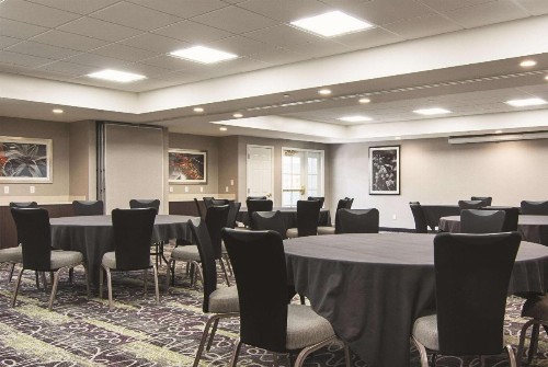 La Quinta by Wyndham Atlanta Perimeter Medical - image 36