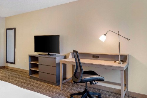 Country Inn & Suites by Radisson Atlanta Galleria Ballpark GA - image 19